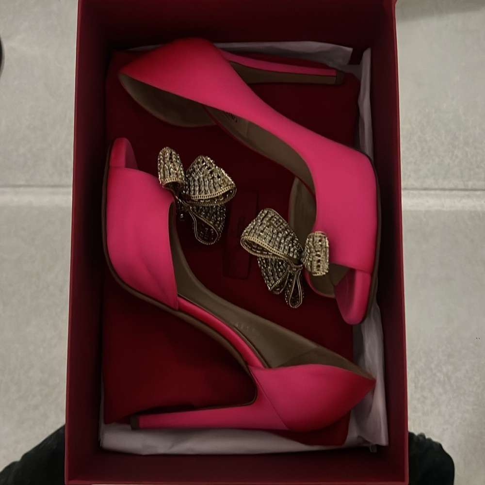 Valentino Hot pink size 8 satin rhinestone Bow heels gently worn condition w-box - Picture 10 of 10